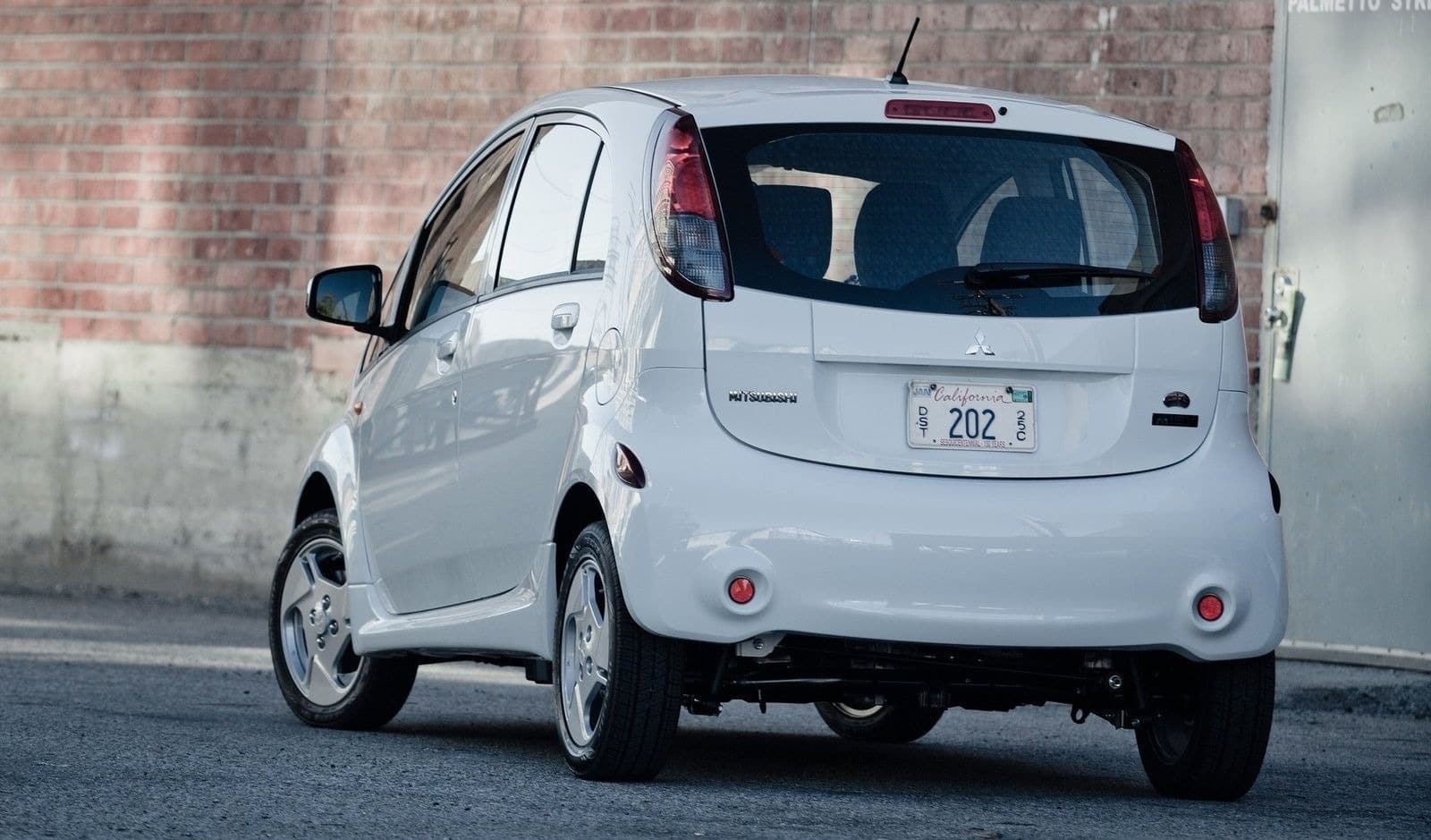 Mitsubishi-i-MiEV_US_Version-2012-1600-1e