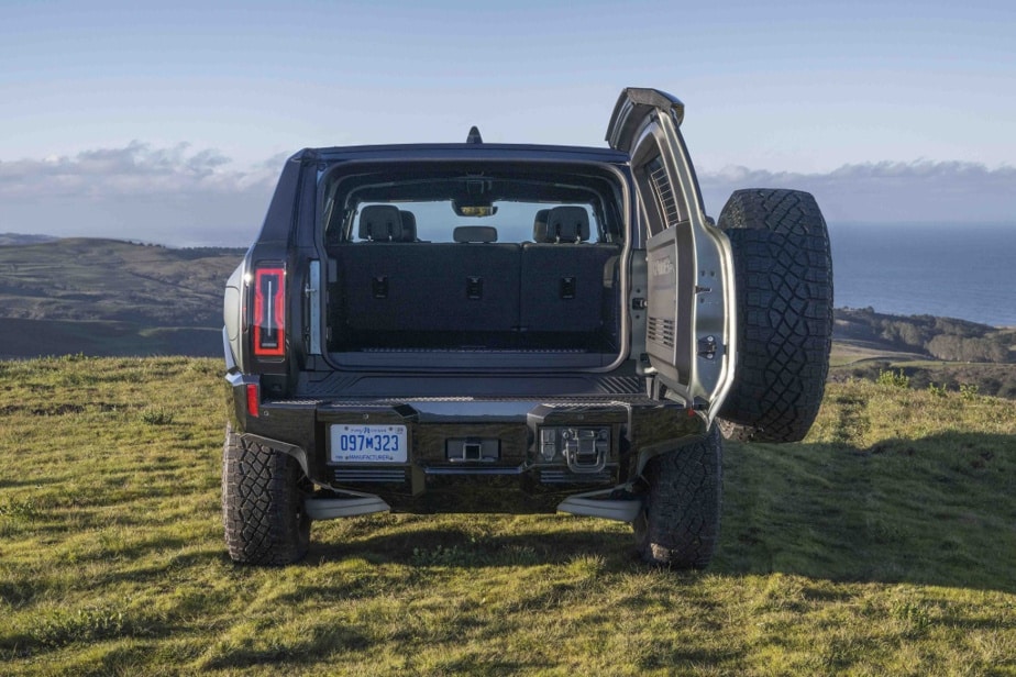 The heavy rear leaf of the Hummer EV SUV – luckily electrically assisted – opens towards the pavement.