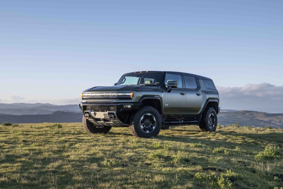 The Hummer EV SUV's physique is intimidating.  It is square and provided with a generous ground clearance (you literally have to climb on board).