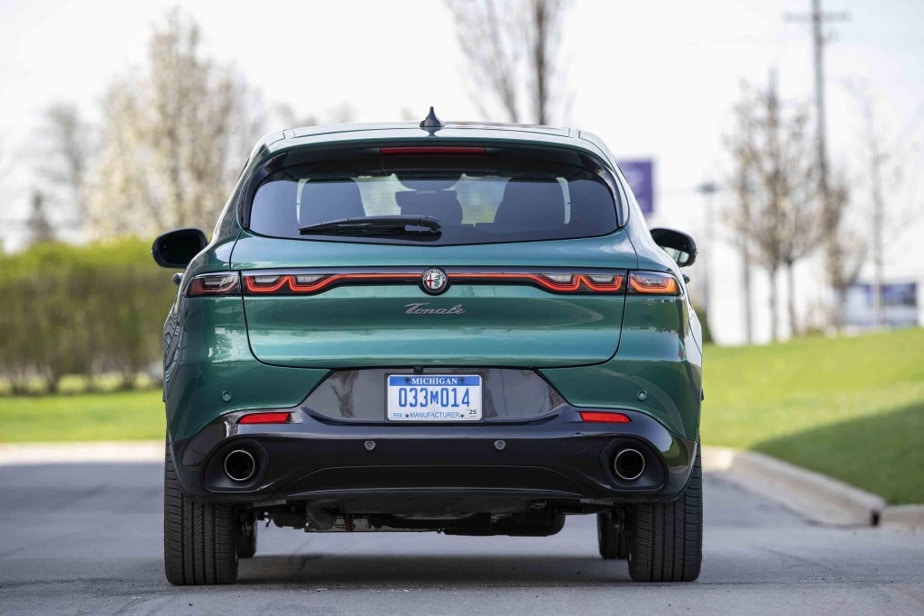 The Tonale is based on the architecture of the Jeep Compass.  Alfa has however been able to optimize it by retouching in particular the geometry of the suspensions and the gear ratio of the steering.