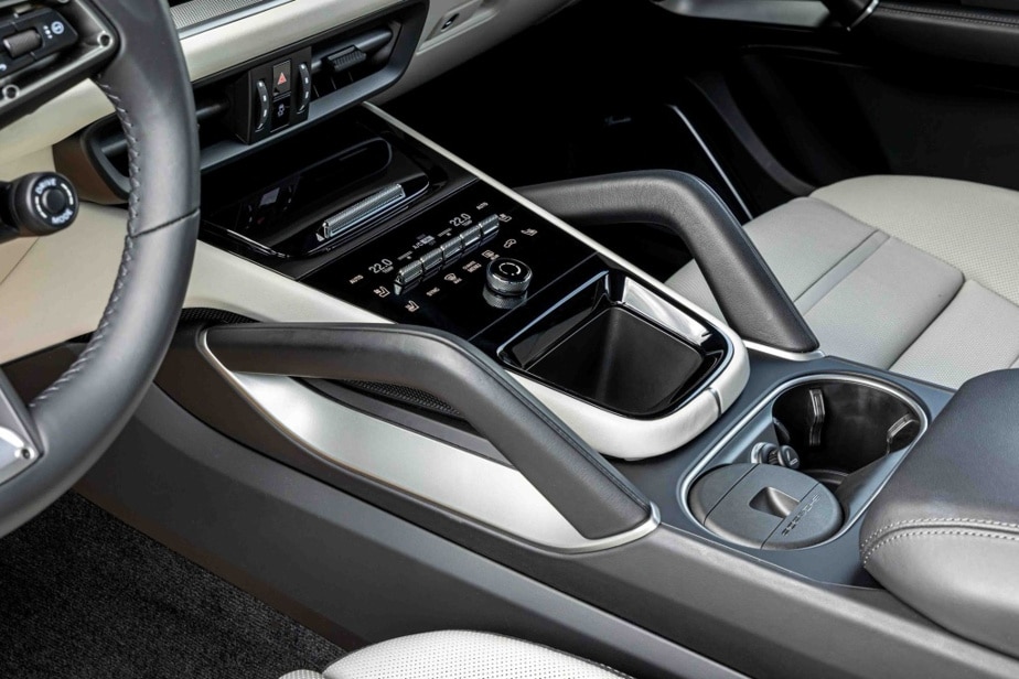 The console of the Porsche Cayenne