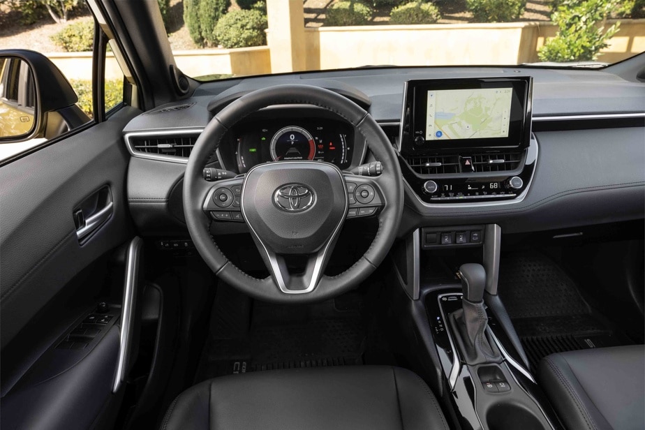 The interior presentation has essentially the same features as those of the sedan.  The seats are relatively comfortable and the driving position is easy to find.