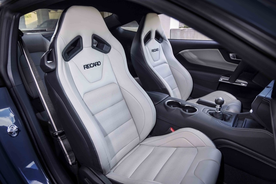 Ford Mustang seats