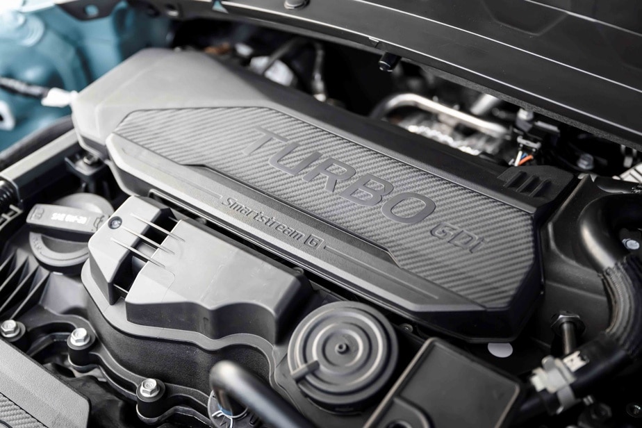 The available 1.6L turbo engine allows the Kia Seltos to escape from its static position in a good mood and with greater ease. 