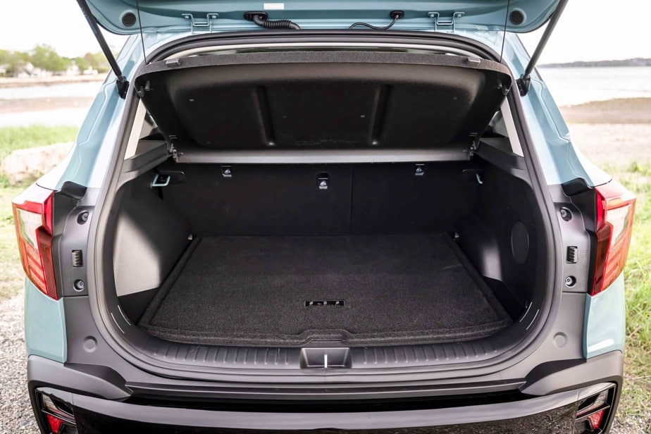 The Kia Seltos offers one of the best volumes in the category and now includes a function that allows the trunk to be opened or closed remotely. 