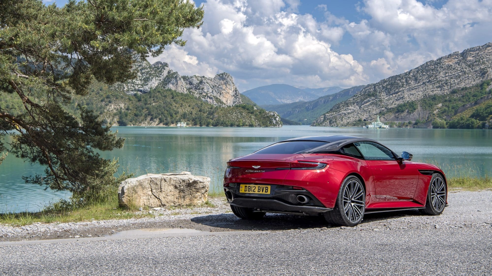 Aston Martin DB12