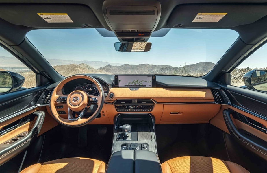 The dashboard of the Mazda CX-70