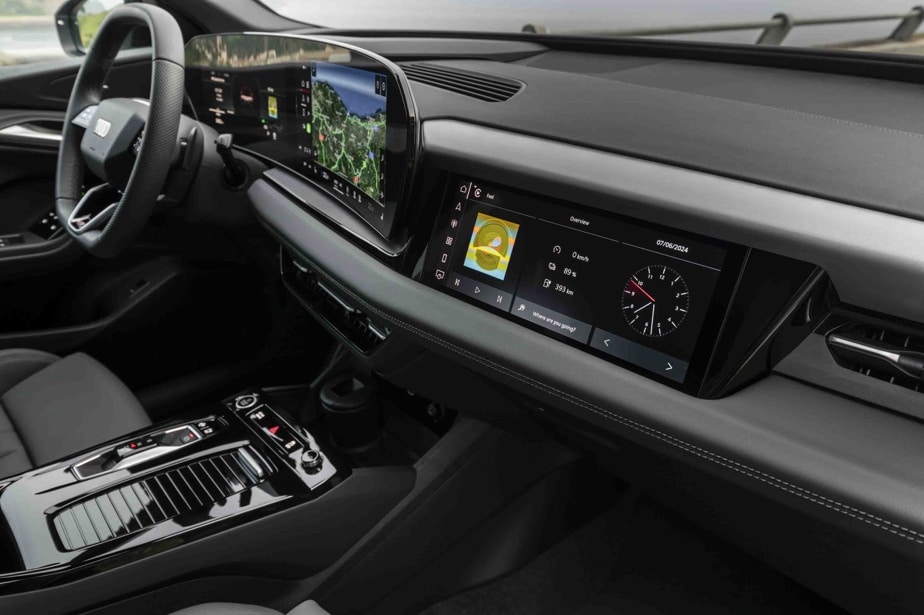 The dashboard of the Audi Q6 e-tron