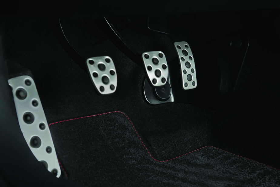 Even the pedals retain their sporty essence.