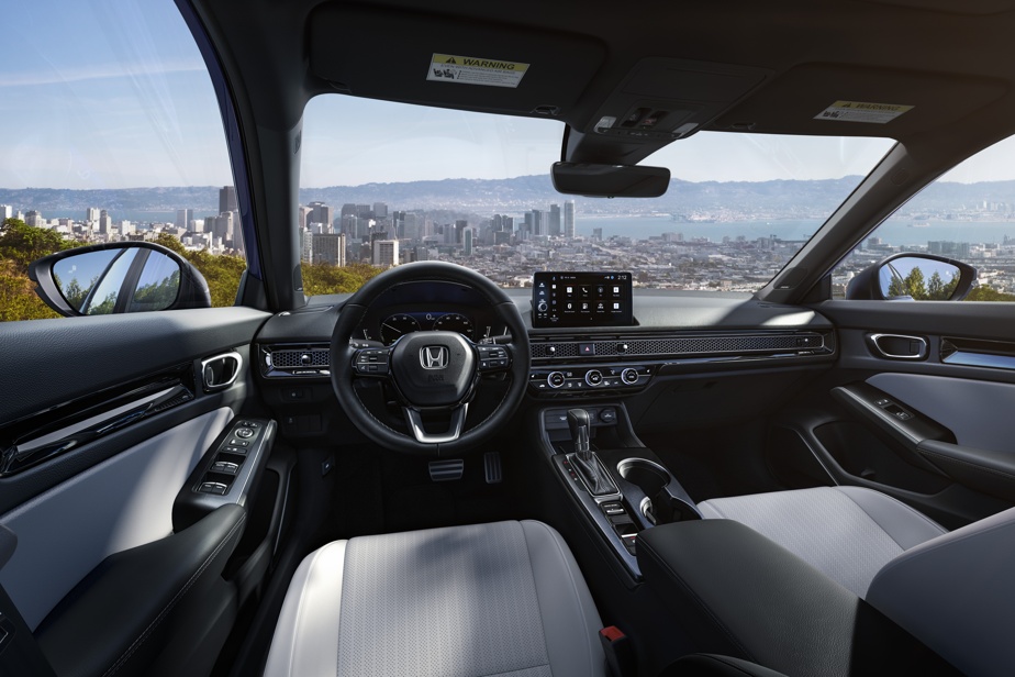 The interior of the Honda Civic hybrid