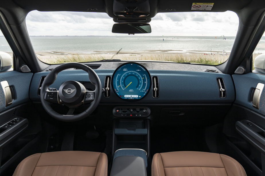 The interior of the Mini Countryman 2025