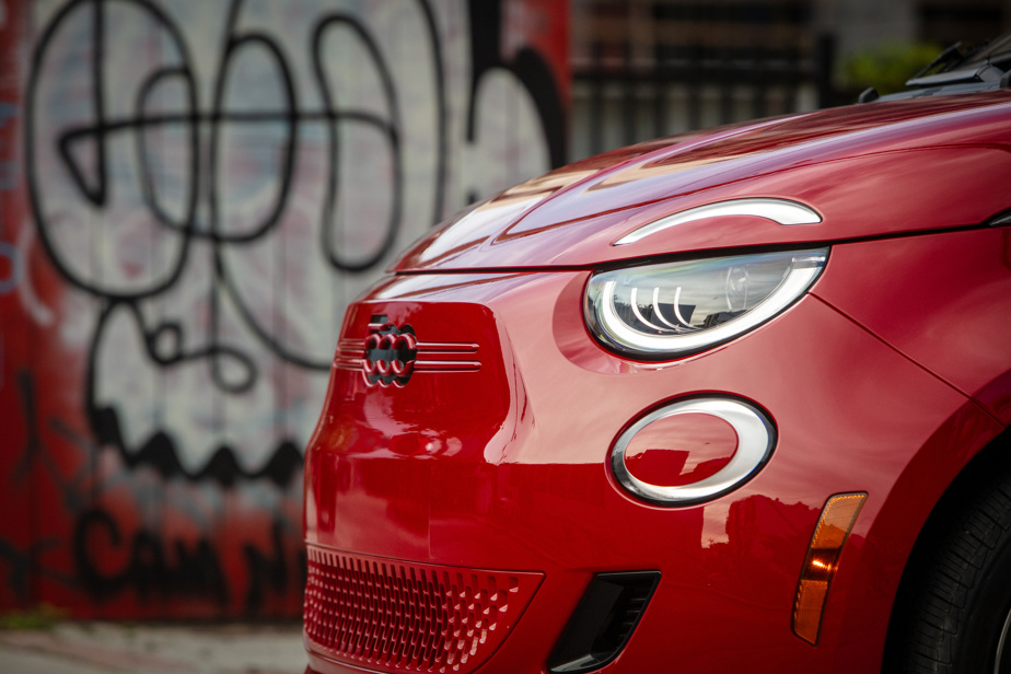 The headlights of the Fiat 500e