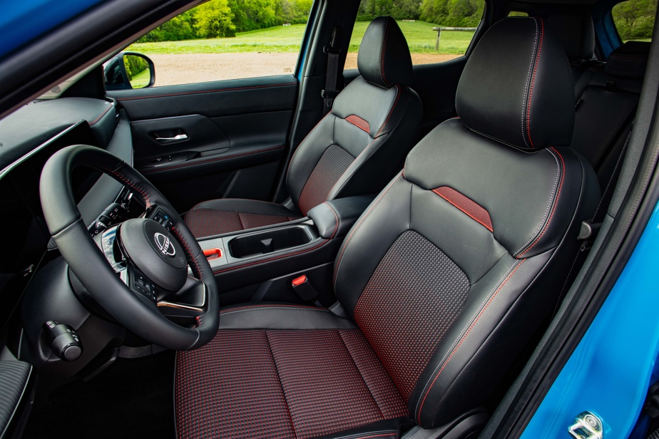 The front seats of the Nissan Kicks