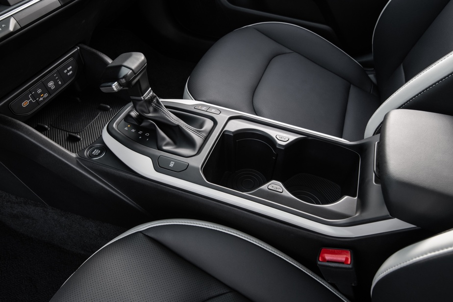 The Kia K4 console