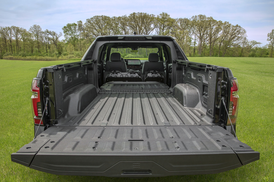 The bed of the Chevrolet Silverado EV RST