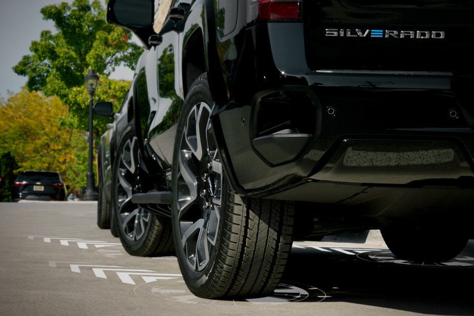 The steering wheels of the Chevrolet Silverado EV RST