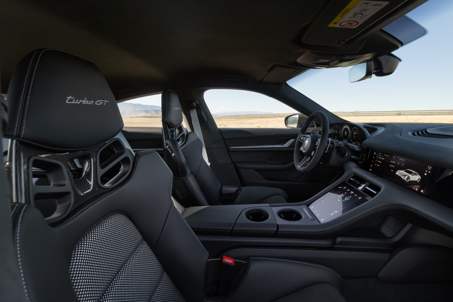 The interior of the Porsche Taycan