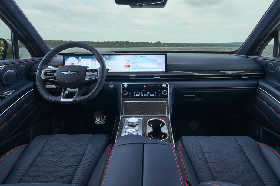 The dashboard of the Genesis GV80 coupé